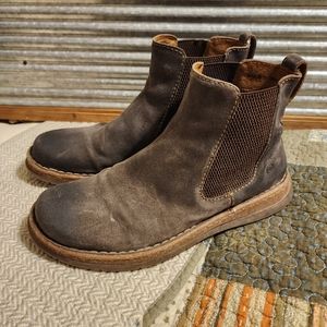 BORN chukka boots